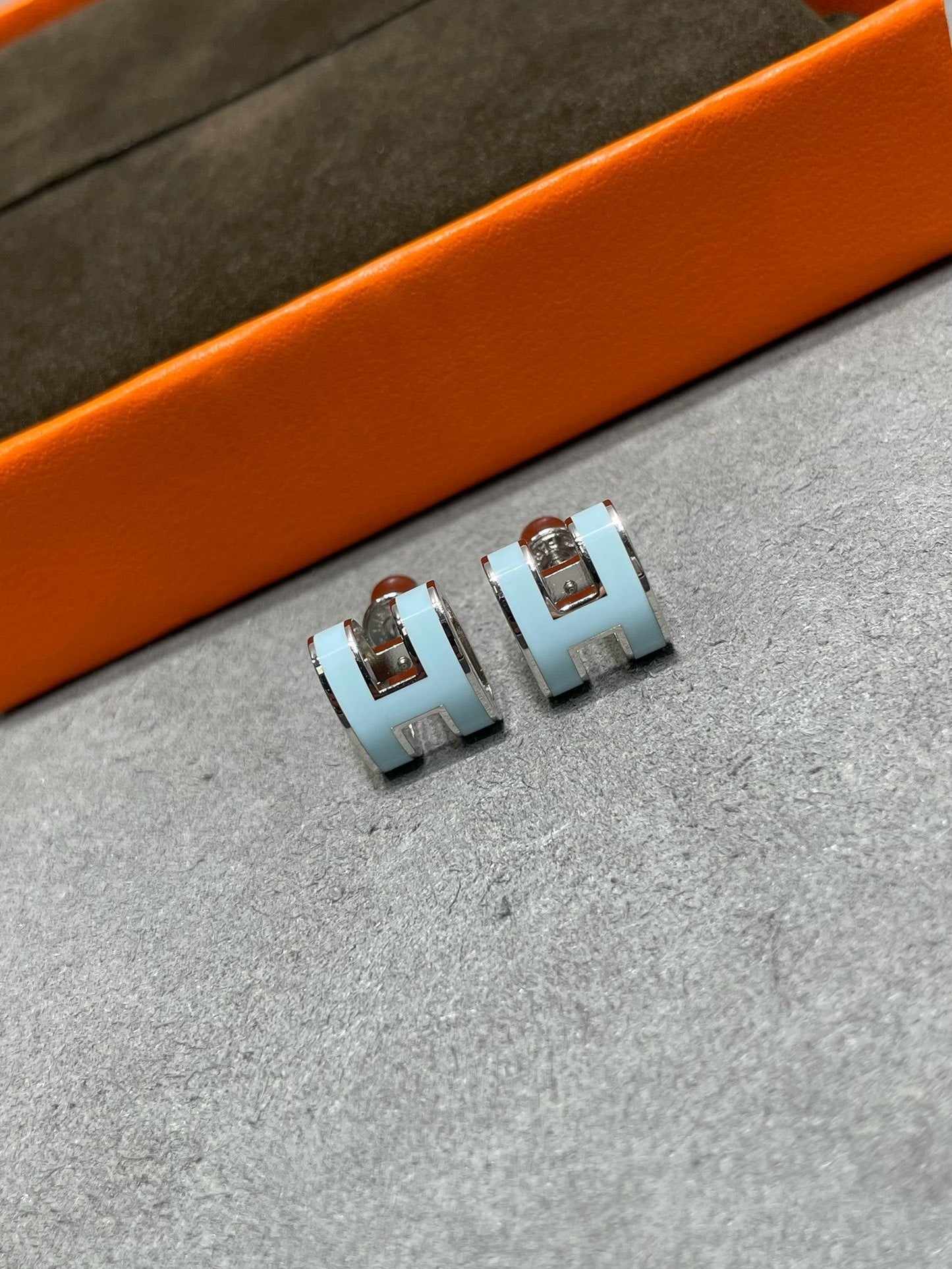 [AuraEcho]POP H SKY BLUE STUD EARRINGS