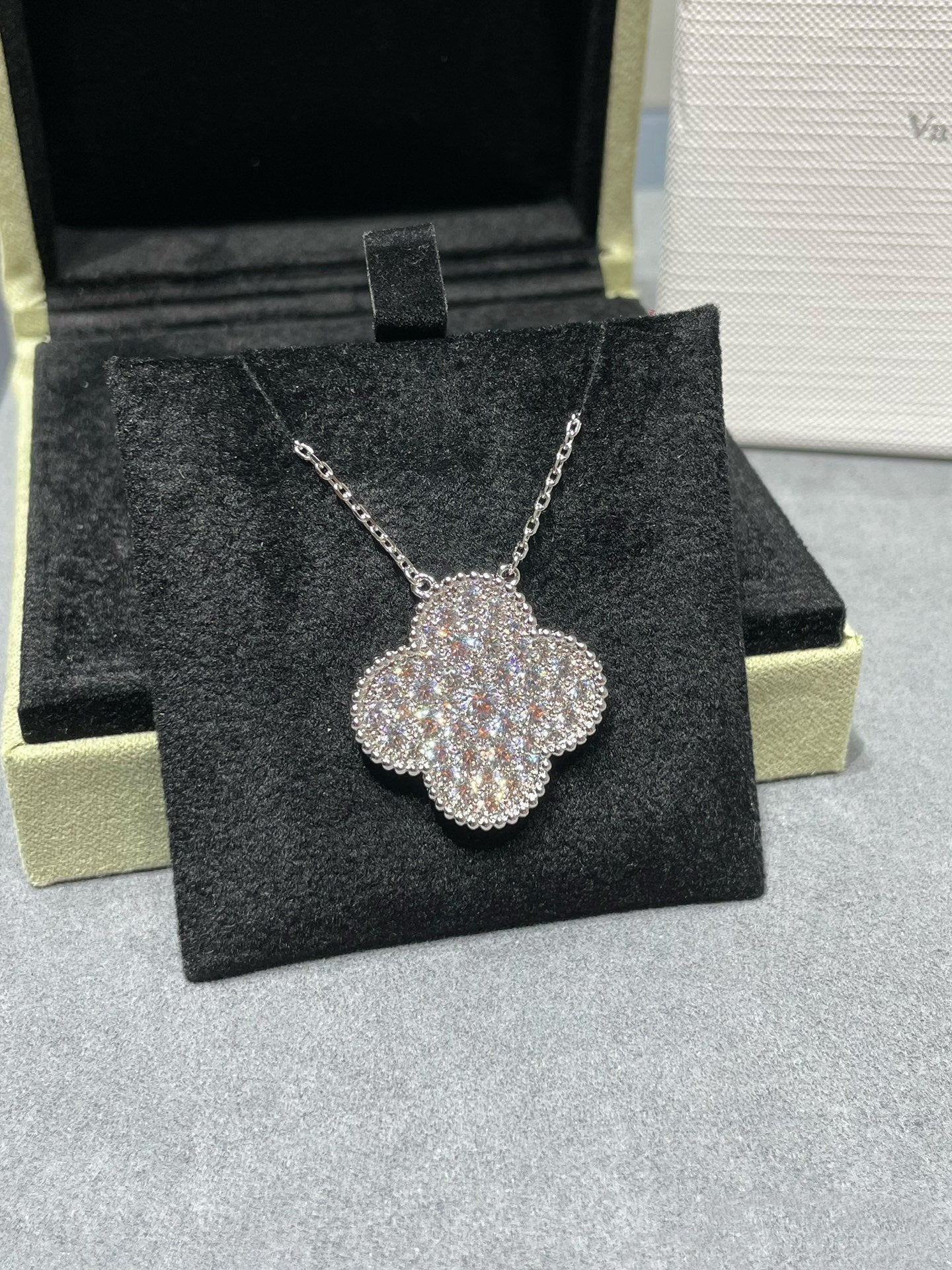 [AuraEcho]CLOVER 25MM LARGE PENDANT DIAMOND PAVED SILVER NECKLACE