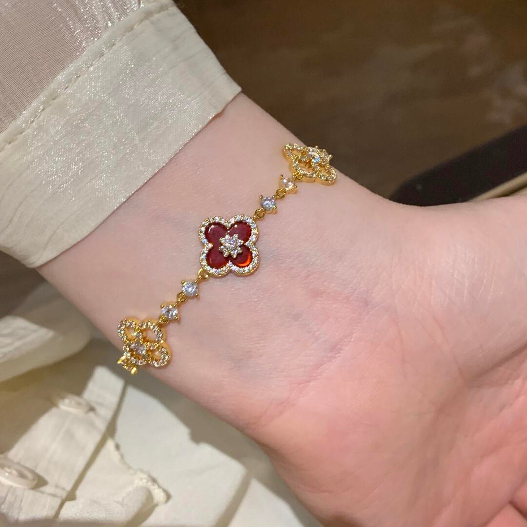 [AuraEcho]CLOVER 5 MOTIF PINK BLUE RED WHITE BRACELET