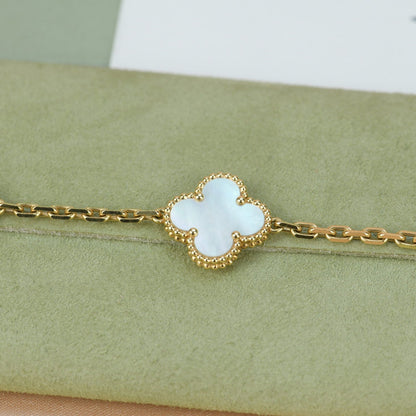[AuraEcho]CLOVER  5 MOTIF WHITE MOP BRACELET