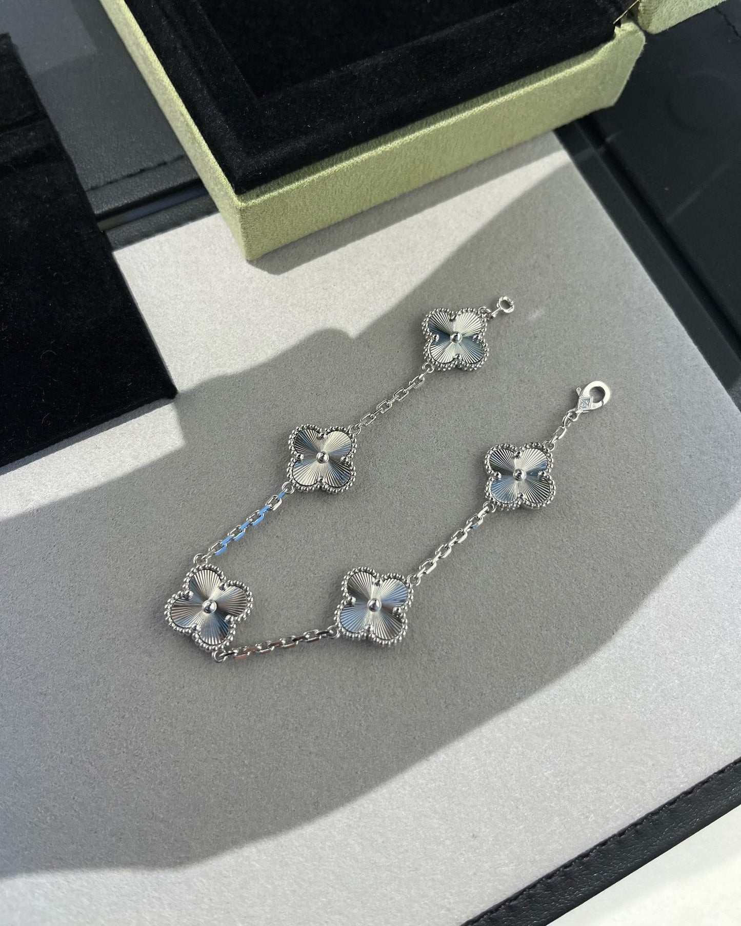 [AuraEcho]CLOVER SILVER 5 MOTIFS BRACELET